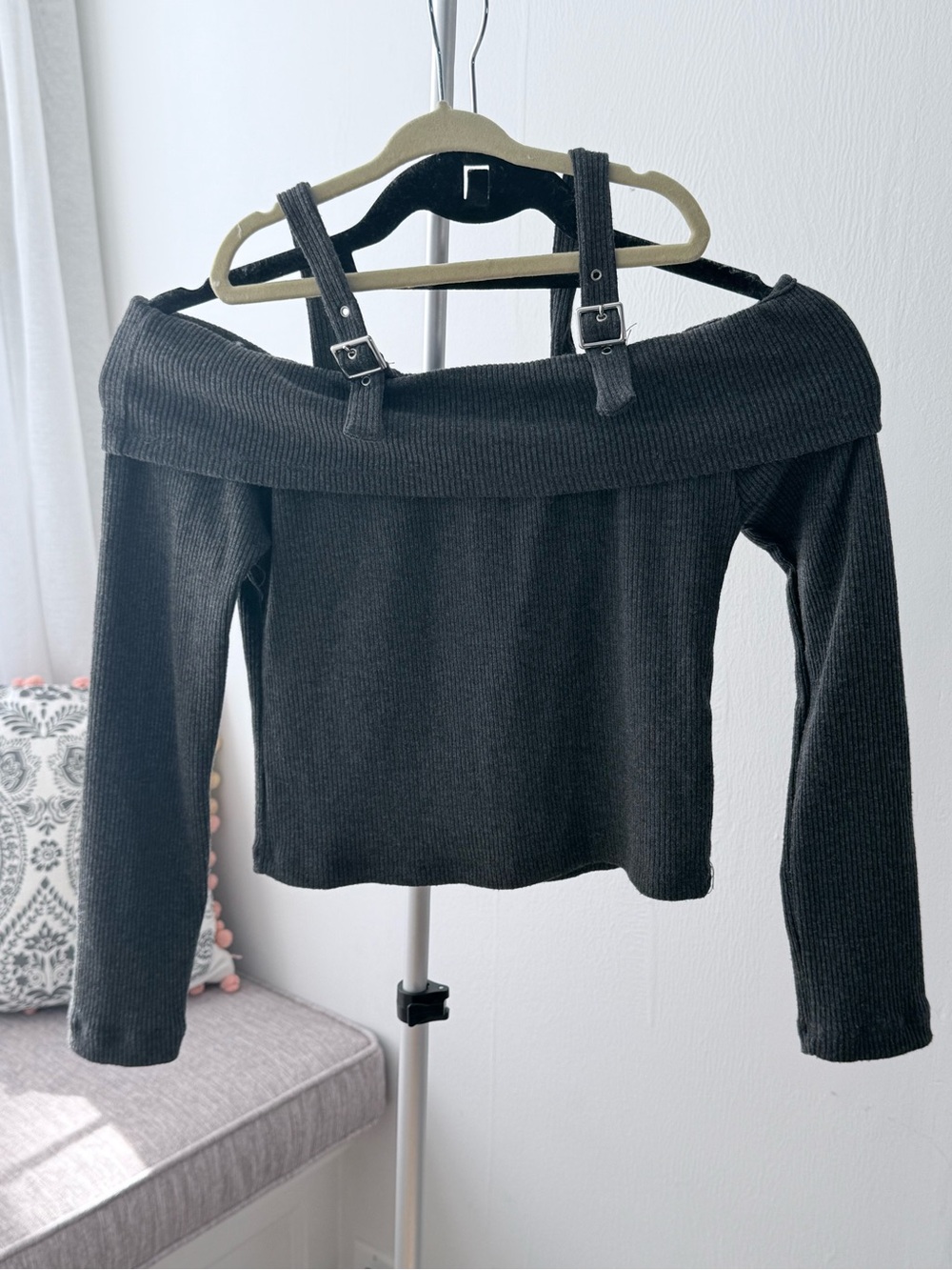 Zara Kids Off-Shoulder Ribbed Long-Sleeve Sweater Top in Black - Size 9/10